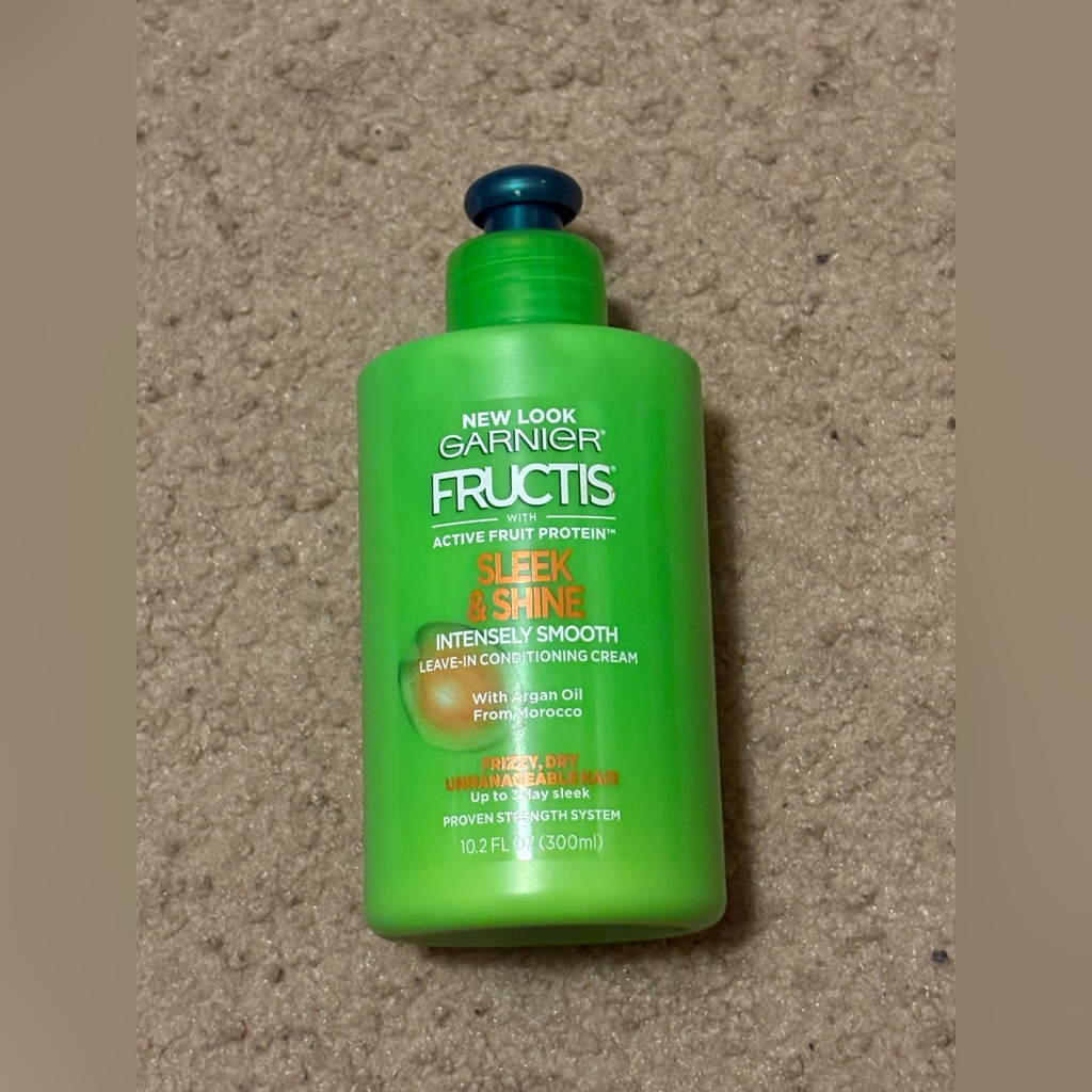 Nwt Garnier Fructis Sleek Shine Intensely Smooth LeaveIn Conditioning Cream Nwt Garnier Fructis Sleek Shine Intensely Smooth LeaveIn Conditioning Cream